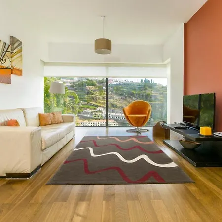 Villa Quinta Do Almeida Sleeps 8 With Pool